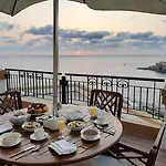 호텔 Corinthia St George's Bay