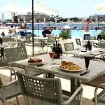호텔 Corinthia St George's Bay