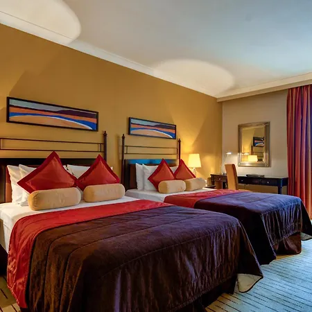 Corinthia St George's Bay מלון