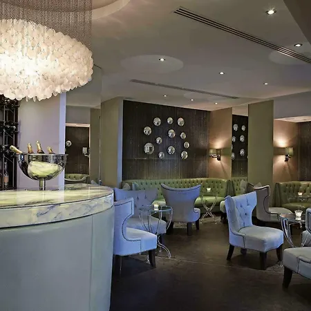 Corinthia St George's Bay Otel