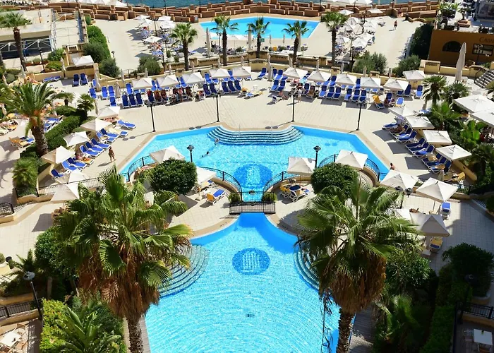 Corinthia St George's Bay 酒店