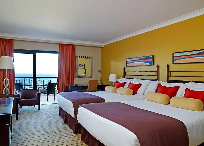 Hotel Corinthia St George's Bay 5*