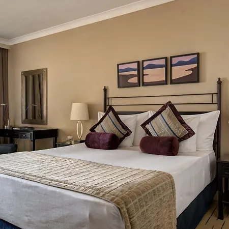 호텔 Corinthia St George's Bay 5*