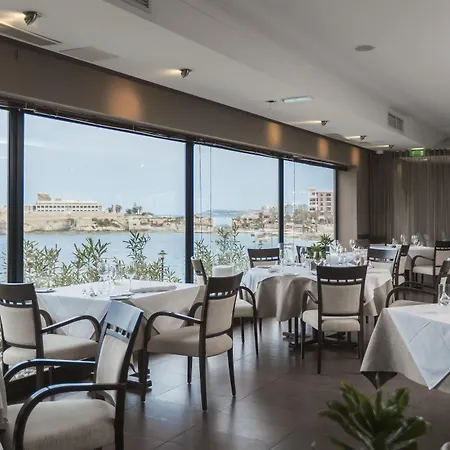 호텔 Corinthia St George's Bay 5*