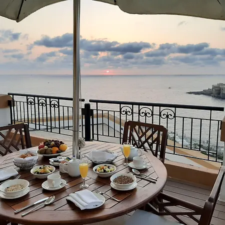 호텔 Corinthia St George's Bay